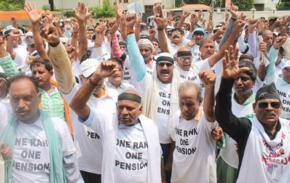 OROP protest continues, veterans blame finance minister