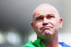 Cricket legend Martin Crowe loses battle with cancer