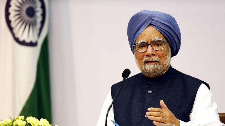 Demonetisation has hit common man, will drag GDP by 2%: Manmohan Singh