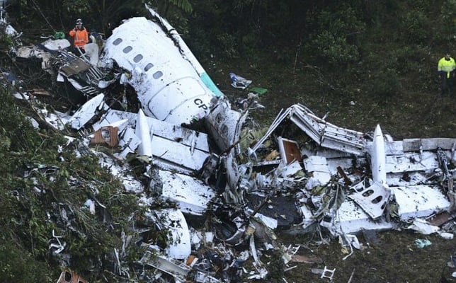 76 killed as plane carrying Brazilian soccer team crashes in Colombia