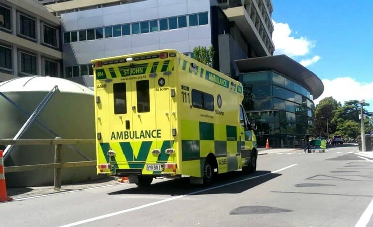 Crash blocking southbound lanes on Northern Motorway in Auckland