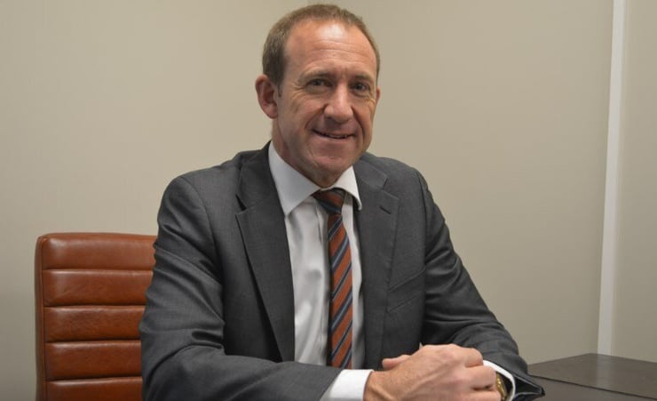 Labour promises to increase minimum wage