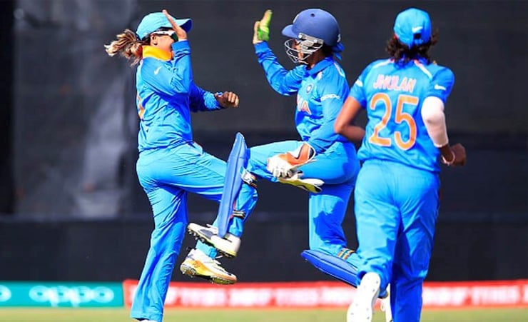 Harmanpreet's breezy ton propels India to WWC final