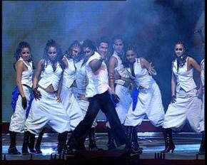 Hrithik, Deepika cheer Mirchi Music Awards