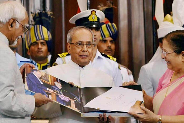 Mukherjee remembers 'mentor' Indira in farewell speech