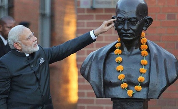 Modi hails Mahatma, says 2017-22 decisive for 'New India'