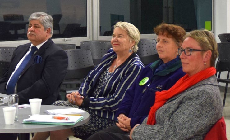 Political parties debate migrant issues