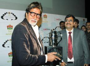Big B gets Taj Enlighten Tareef Award
