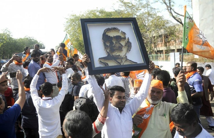 BJP retains Gujarat just barely, snatches Himachal from Congress