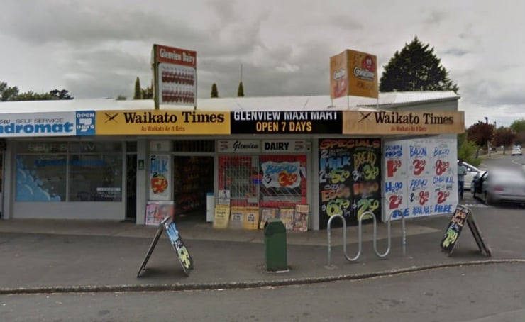Man hit with baseball bat in Hamilton convenience store robbery
