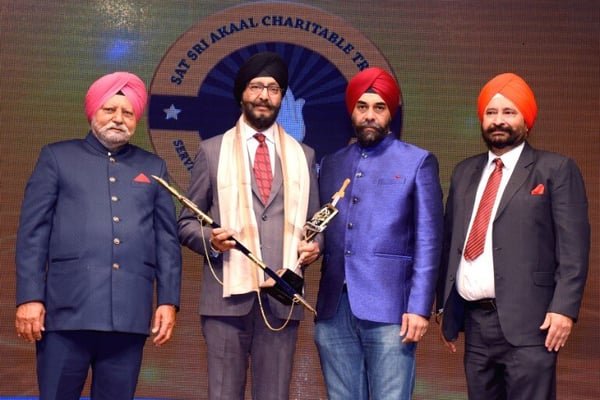 Kanwaljit Bakshi gets Sikh Achievers Award