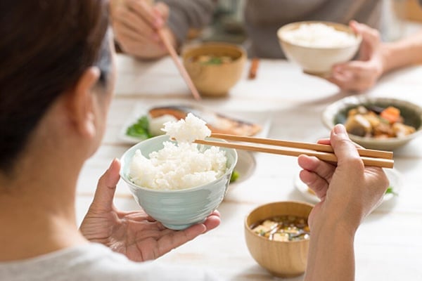 Eating lots of rice may advance start of menopause