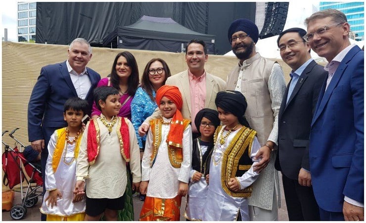 Under-fire Simon confidently builds bridges with Indians at Auckland Diwali
